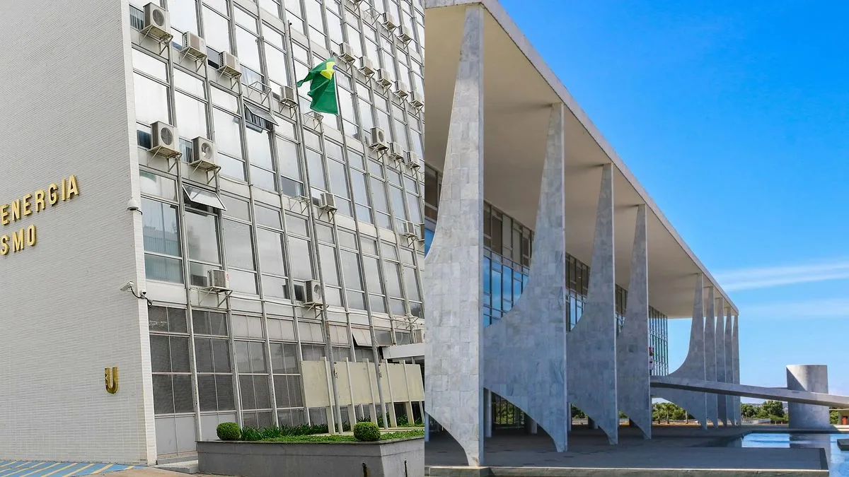 Governo sinaliza aval para compra bilionária de terras raras