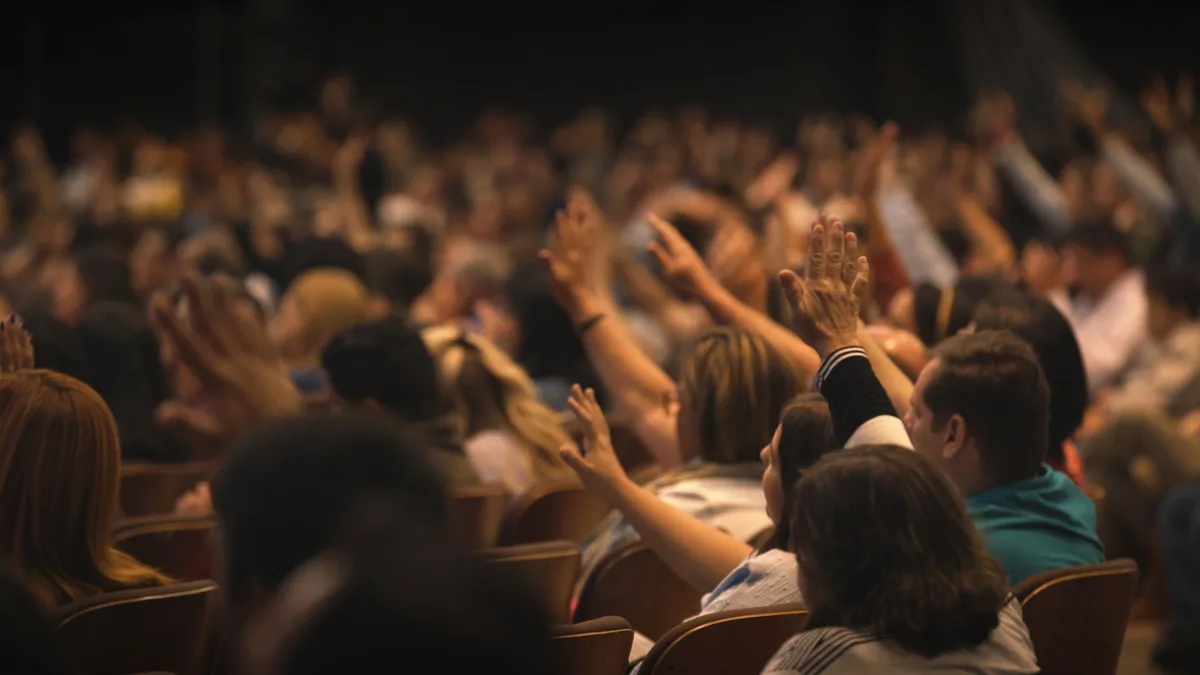 Fé e política: 8 em 10 rejeitam igreja na eleição