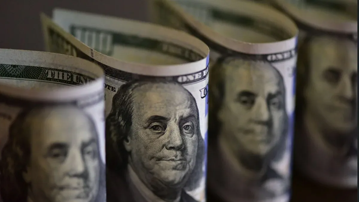 Dólar cai e Bolsa sobe com exterior