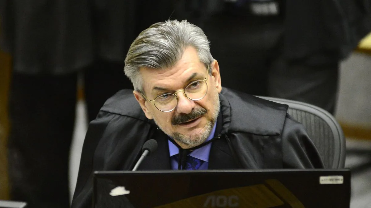 AGU pede ao STF perda de cargo de Marco Buzzi