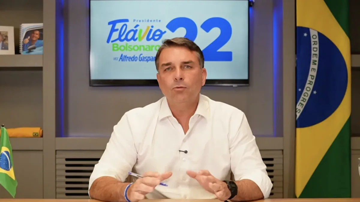Assessora de Flávio negociou emenda com miliciano