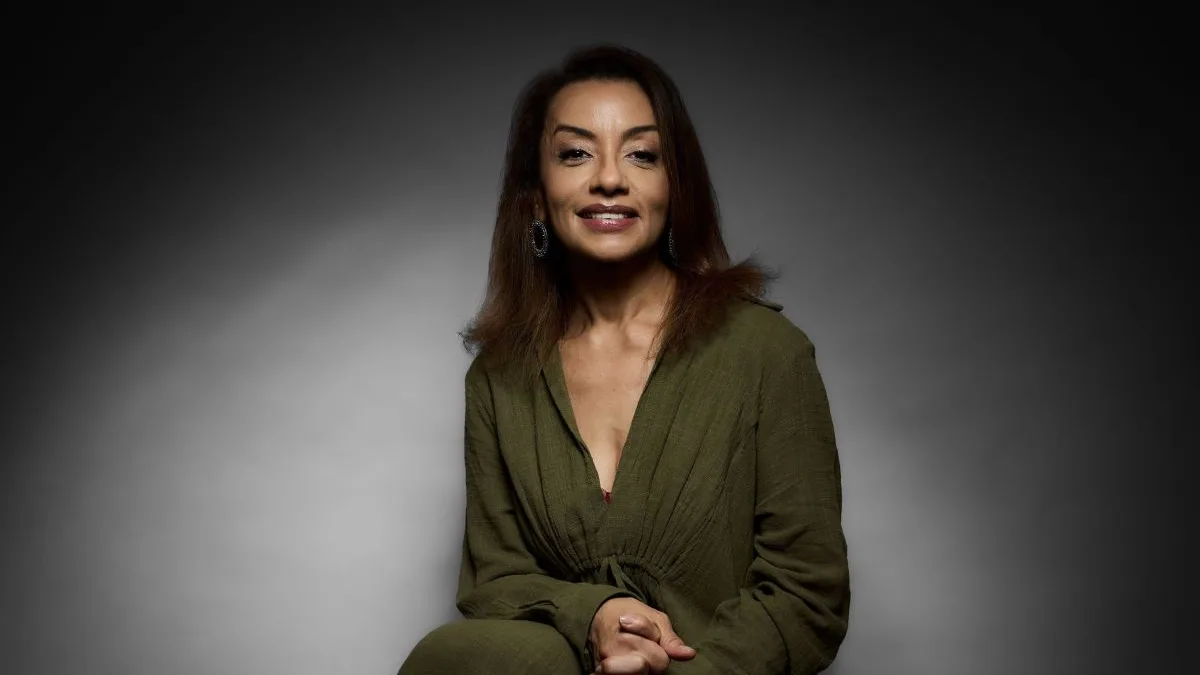 Regina Augusto lança livro sobre comunicação