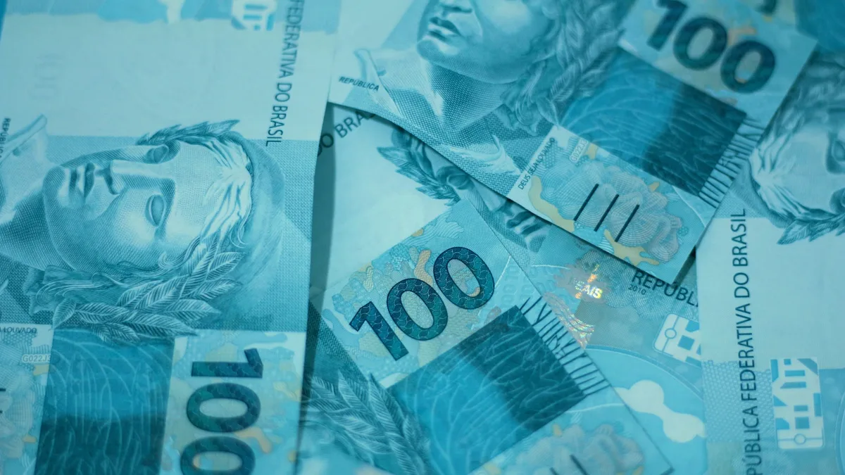 Fazenda usa deduções e vira deficit em superavit
