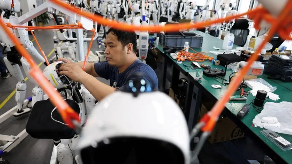 China freia IPOs de robôs humanoides após salto e tombo