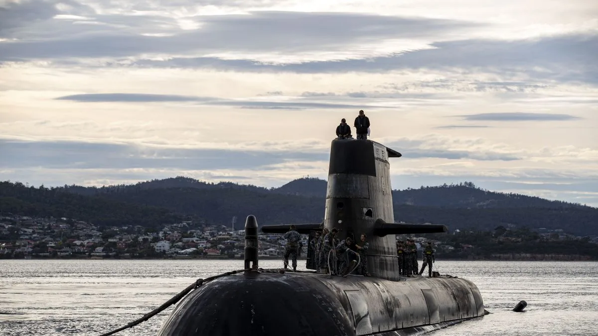 Submarino afundado em 1917 vaza TNT nas águas da Dinamarca