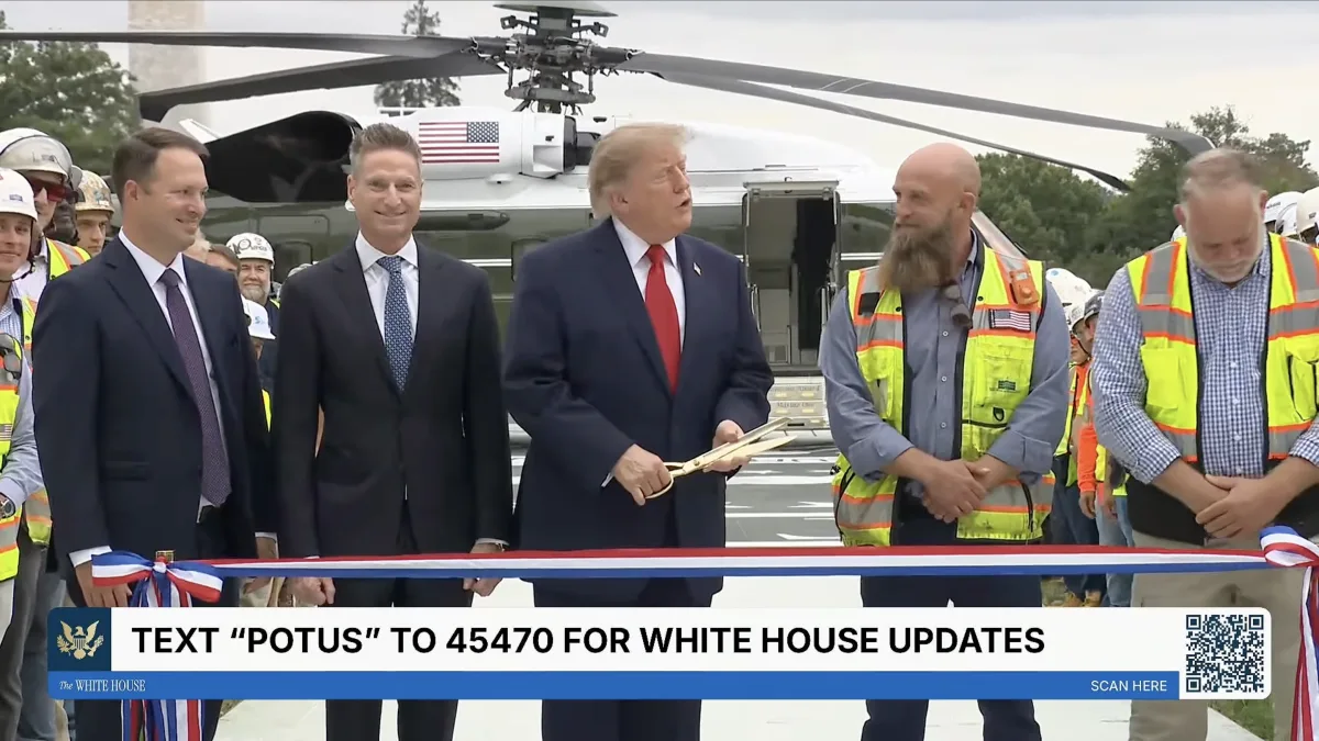 Trump cala voz em heliponto após banir imprensa