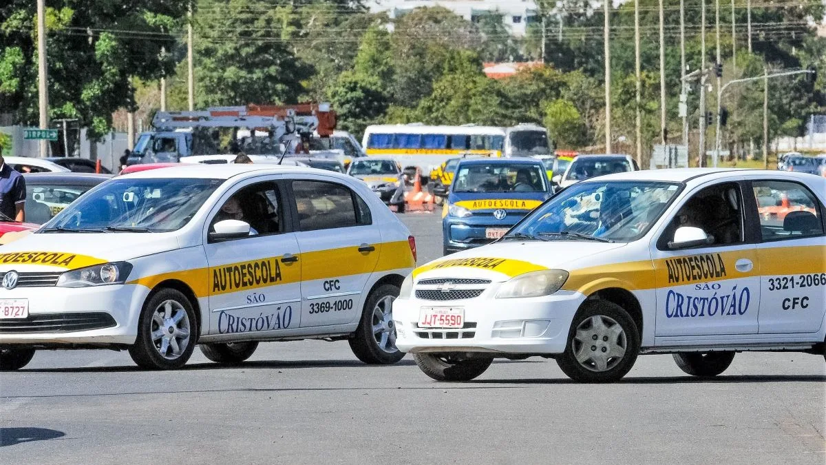 Detran-RJ libera carro automático em exames da CNH