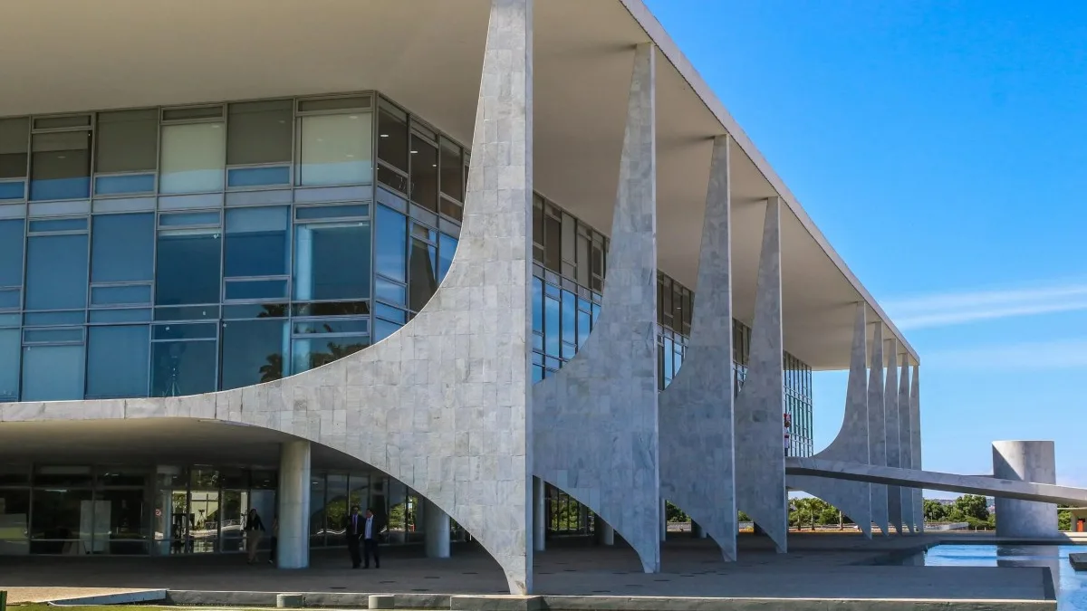 Abraec cobra modernização logística de presidenciáveis