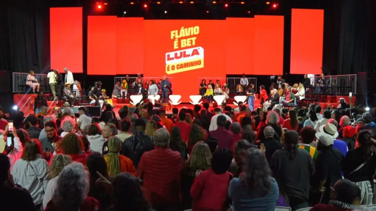 Slogan de Lula associa Flávio Bolsonaro às bets