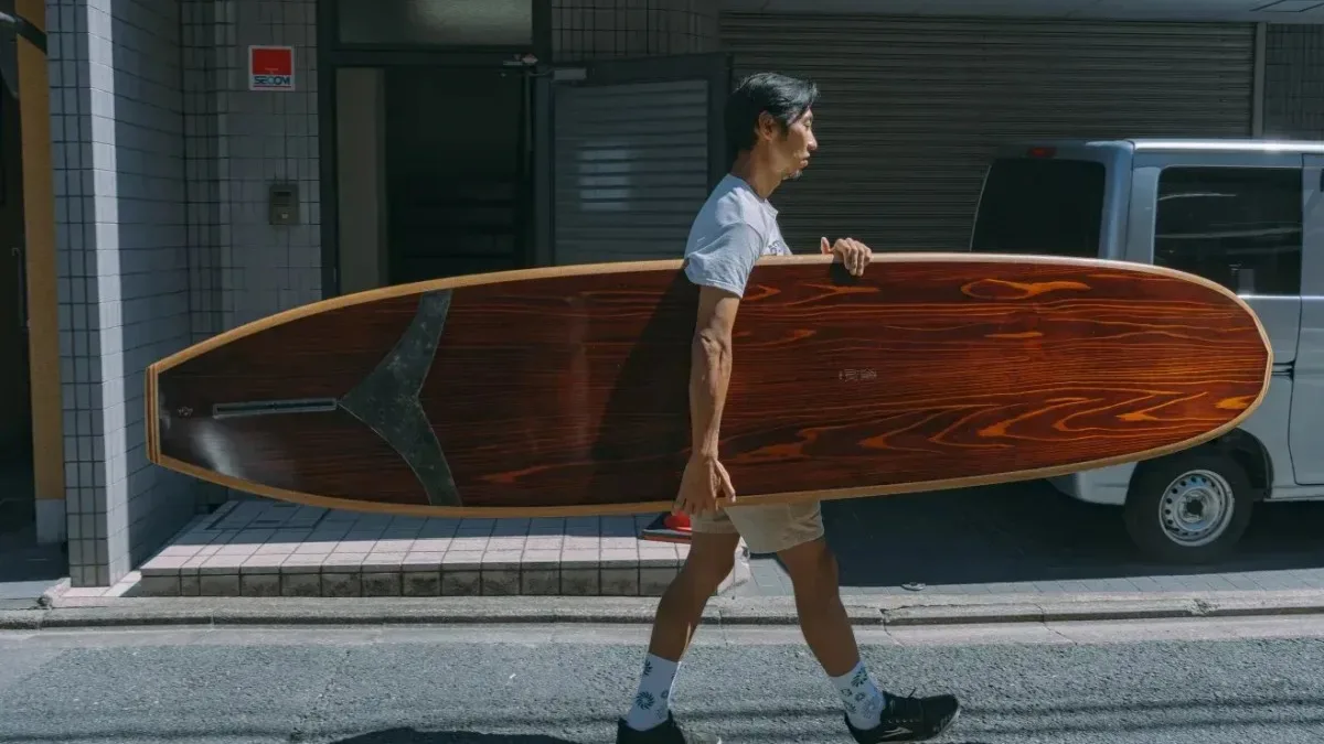 Japonês transforma árvores danificadas por ursos em arte