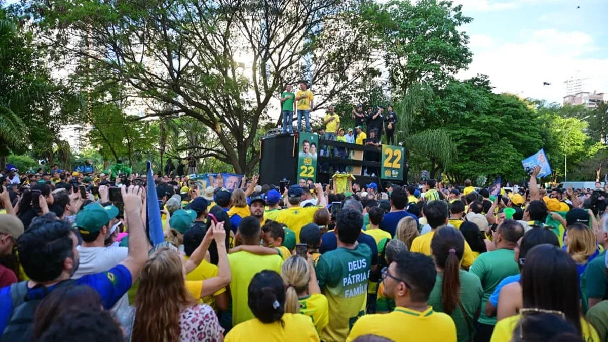 Flávio Bolsonaro chama ovada em Goiânia de tentativa de homicídio