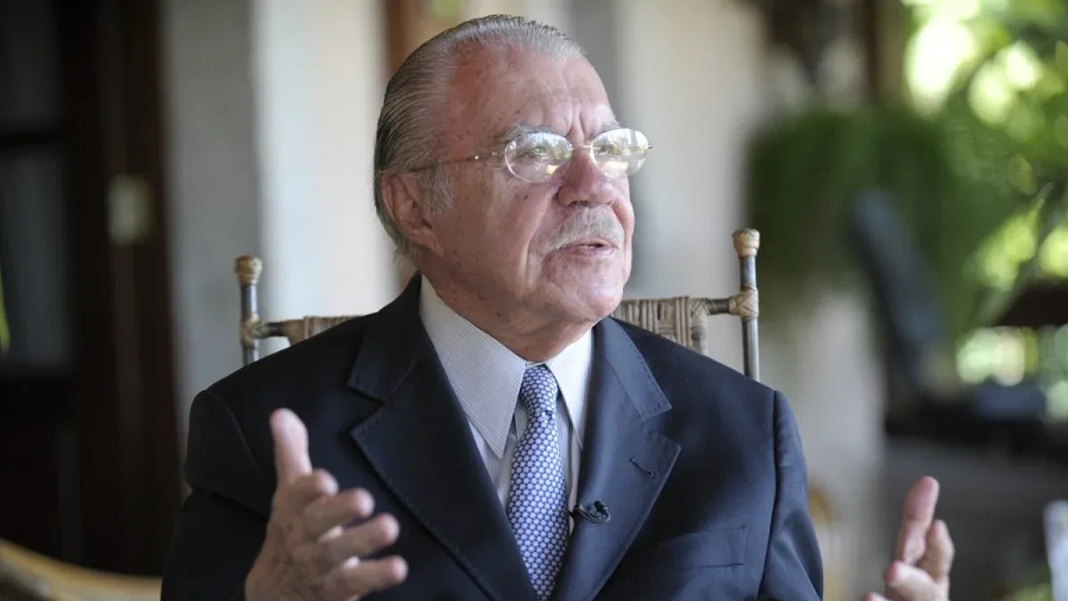 José Sarney segue internado em SP para tratar pneumonia