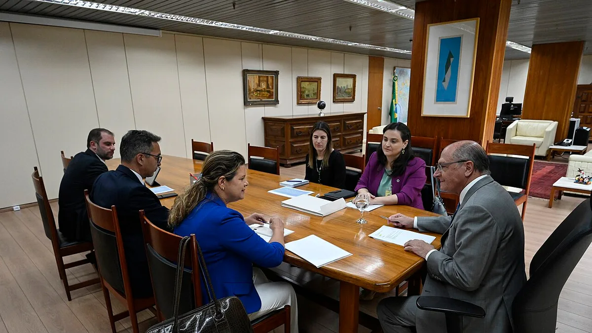 Anvisa investiga canetas emagrecedores por cegueira