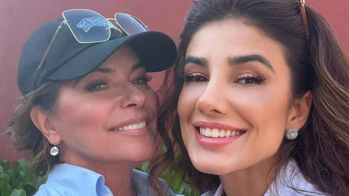 Paula Fernandes reencontra Shania Twain no interior de SP