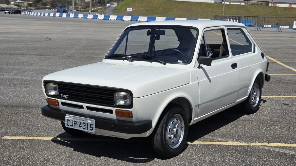 Aceleramos o Fiat 147, primogênito da marca no Brasil