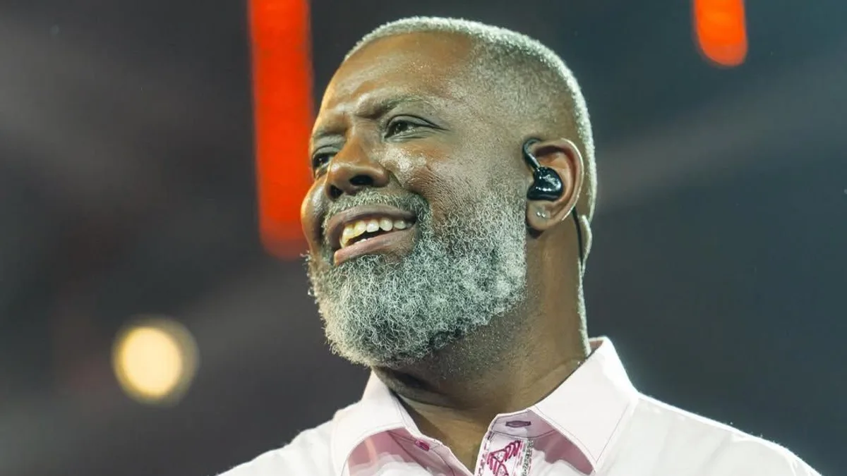 Péricles lança disco Camuflagem e defende quebra de muros