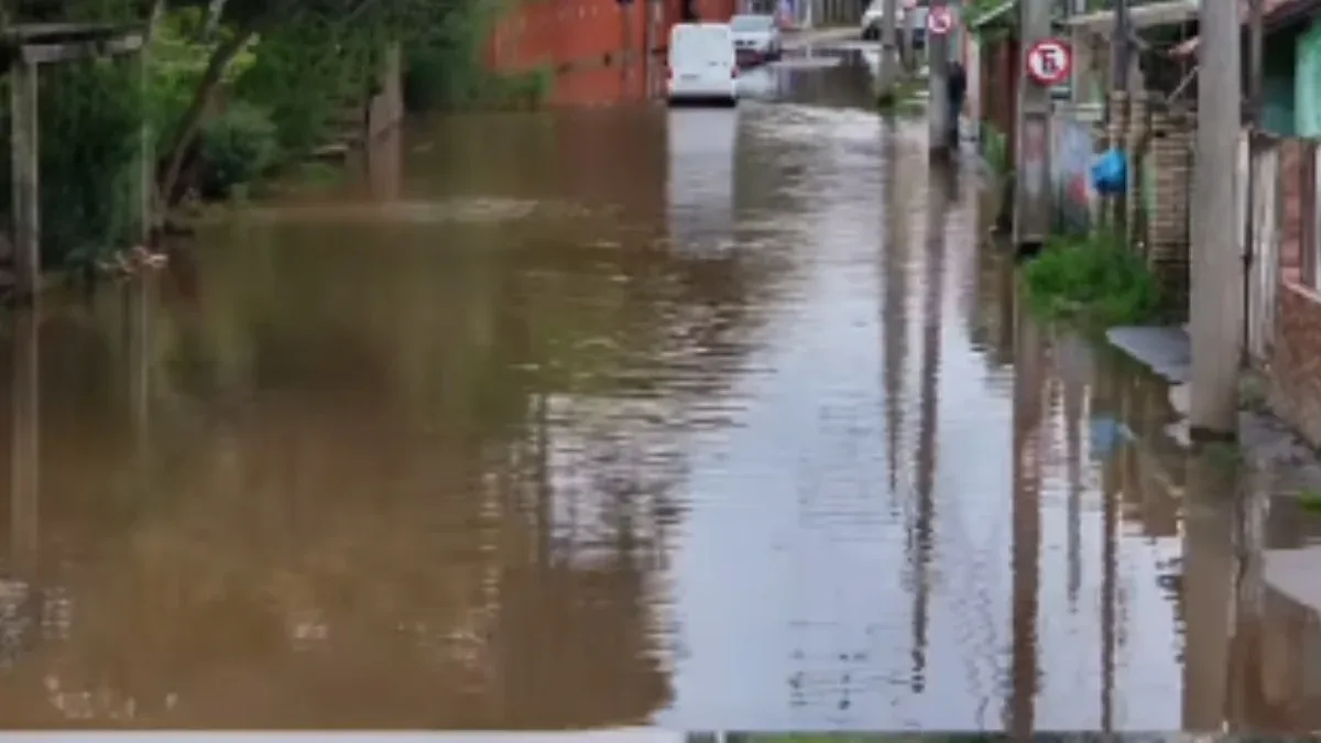 Ilhas de Porto Alegre entram em alerta vermelho