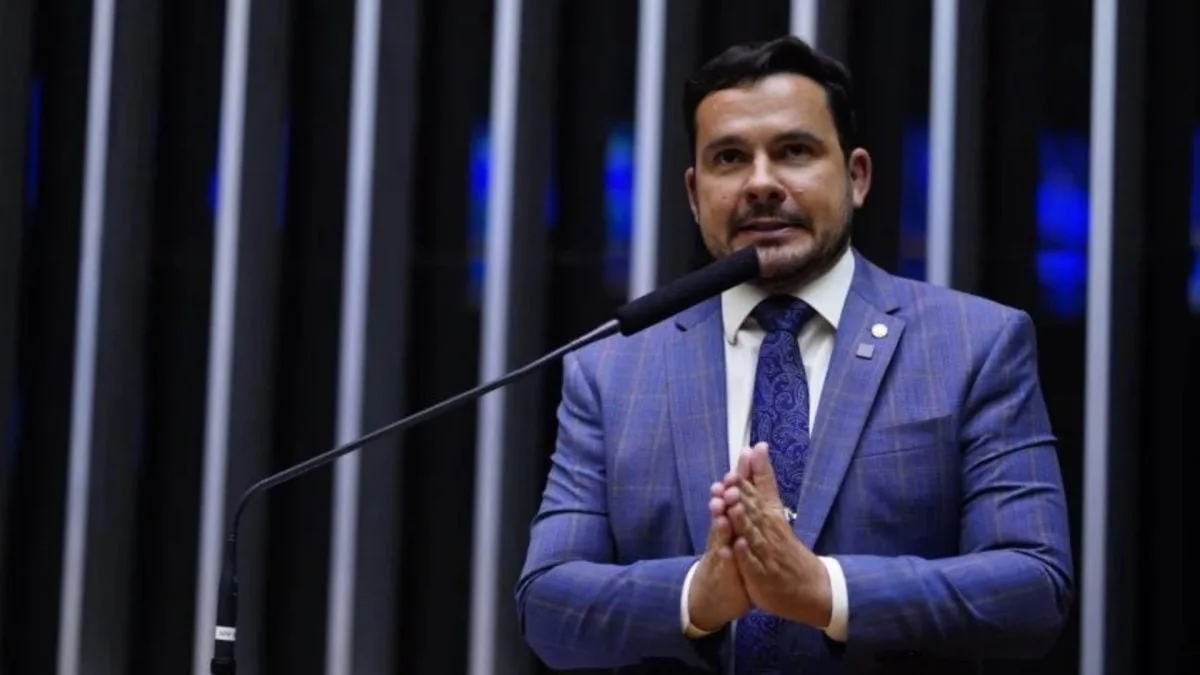 Alberto Neto lidera disputa ao Senado no AM com 25%