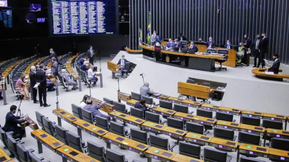 Câmara abre concurso com 66 vagas e salário de R$ 32 mil