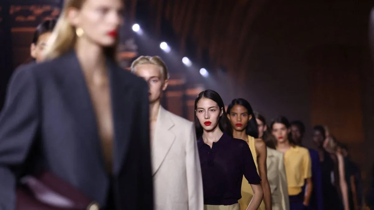 Victoria Beckham brilha em Paris com lucro milionário