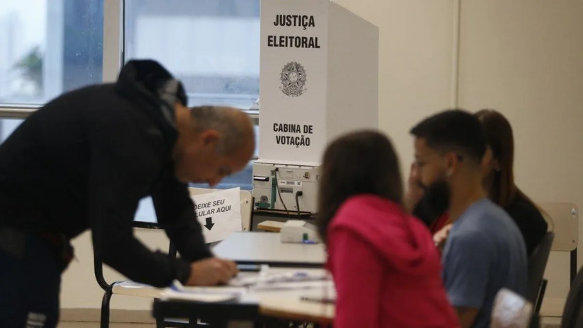 Eleições 2026: saiba regras para levar filhos à urna