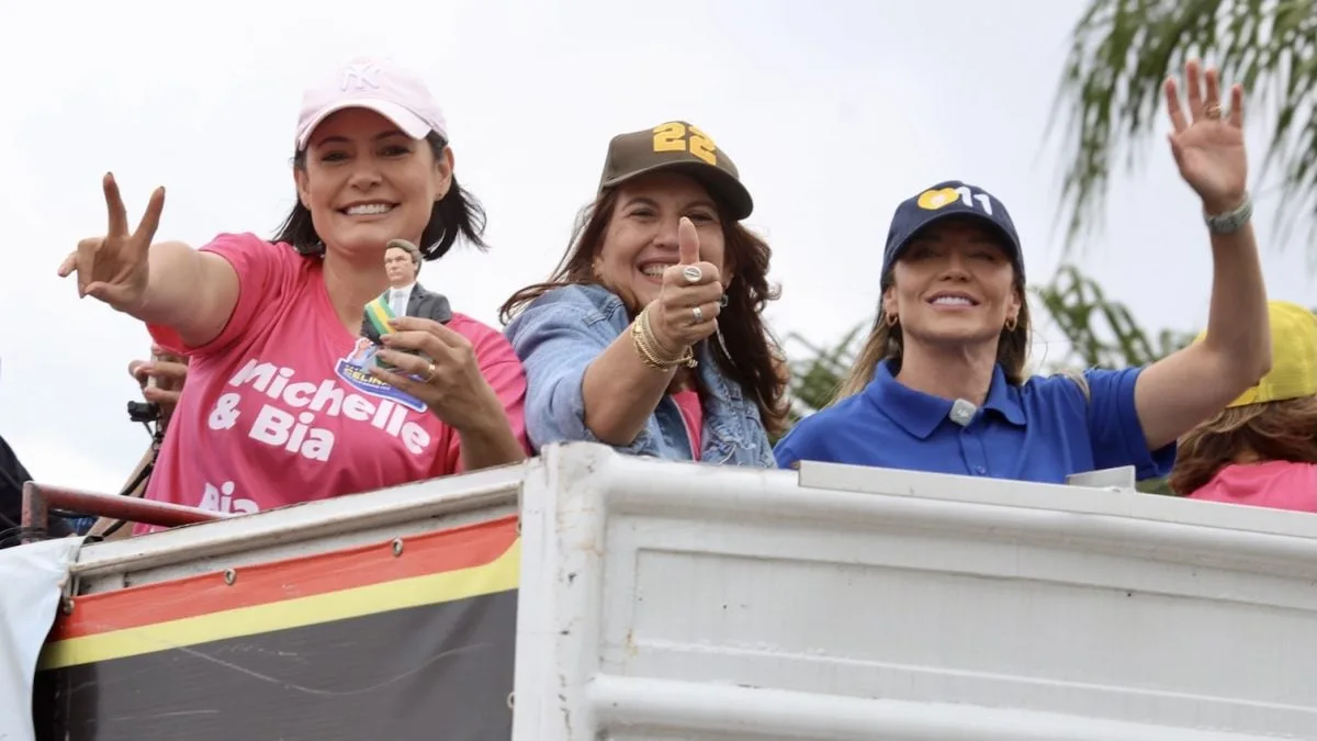 Michelle e Celina lideram motociata em Brasília
