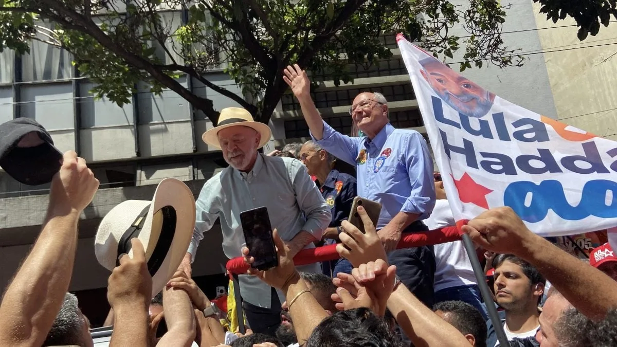 Lula diz se sentir menino de 15 anos em ato em SP