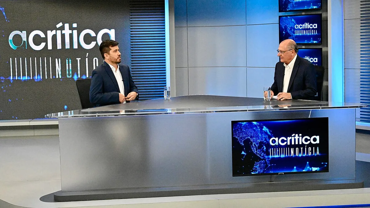 Alckmin vota em SP e critica ditadura