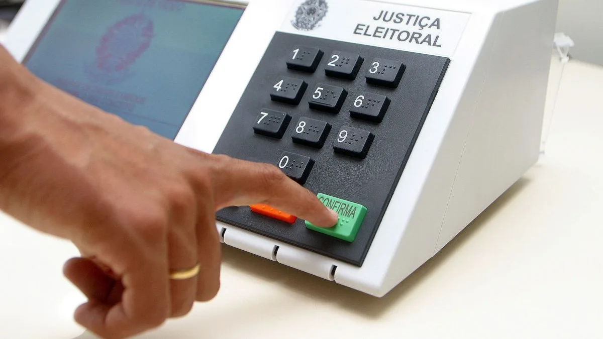 TSE conclui 99,99% das seções após falha técnica