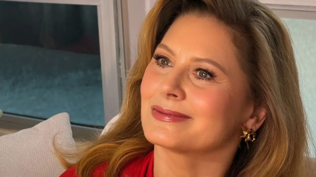 Vera Fischer surge com o filho caçula após votação