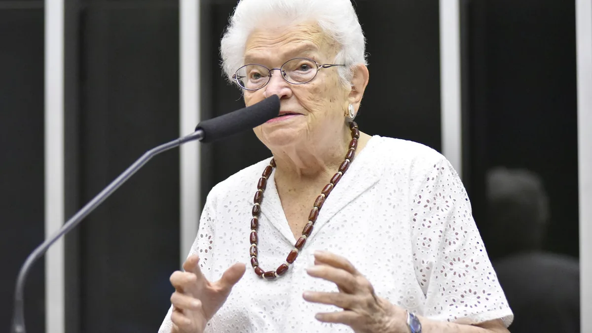 Erundina é eleita deputada estadual aos 91 anos