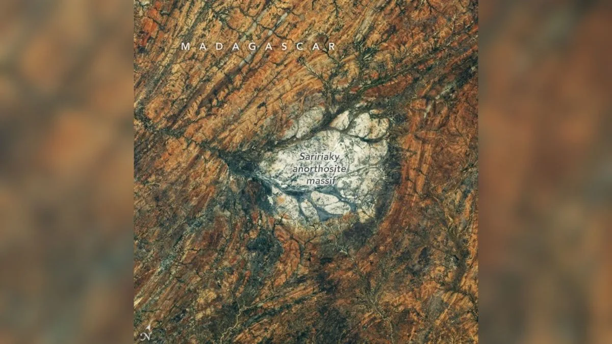 Rocha lunar é fotografada por astronauta em Madagascar
