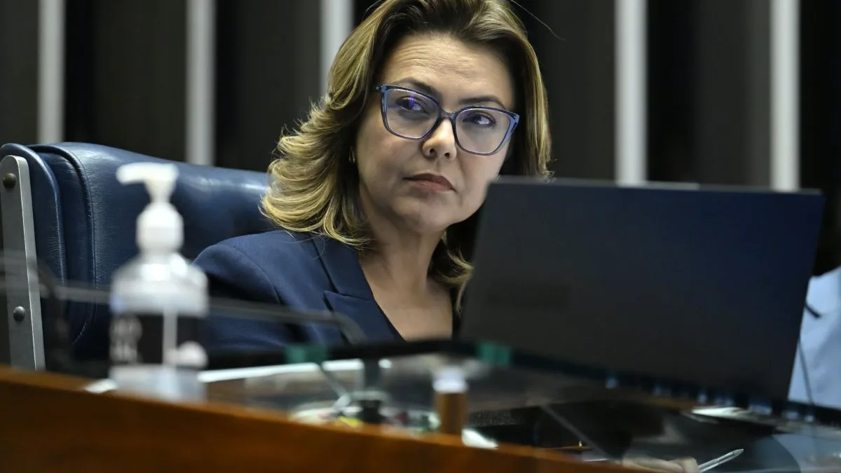 Leila do Vôlei pede licença médica e deixa Senado